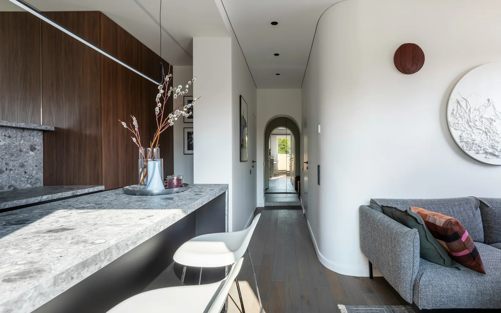 Apartamento reformado de escala residencial cotidiana