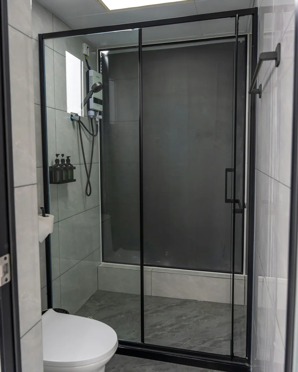 Baño compacto reformado