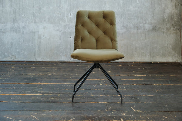 Silla KAWOLA NEW CHARME, silla giratoria de comedor, terciopelo color oliva