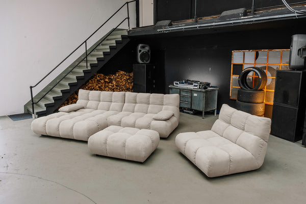 Conjunto de salón KAWOLA VIVIEN: sofá esquinero, sillón giratorio, puf y Banco, en tejido Pana fina beige